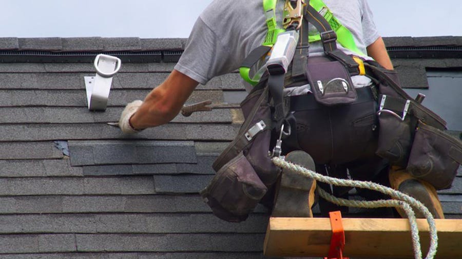Why Should You Use Licensed Roofing Contractors?